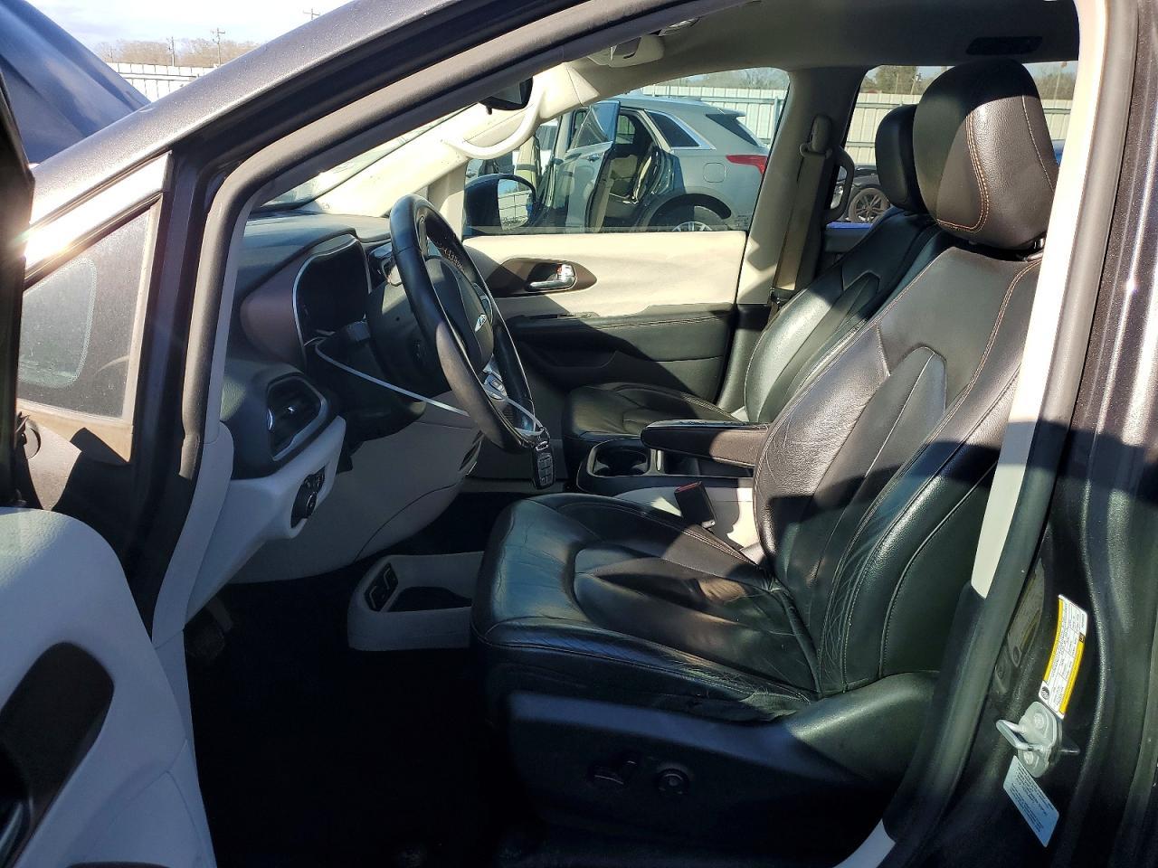 2017 Chrysler Pacifica Touring L - Image 7