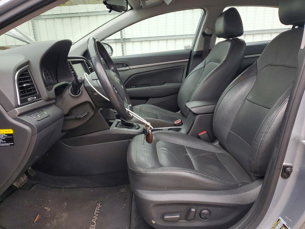 2017 Hyundai Elantra - Image 7