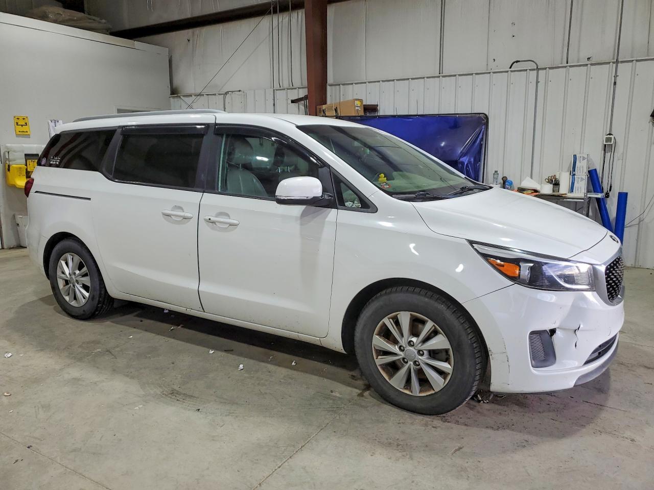 2017 Kia Sedona Lx - Фото 4