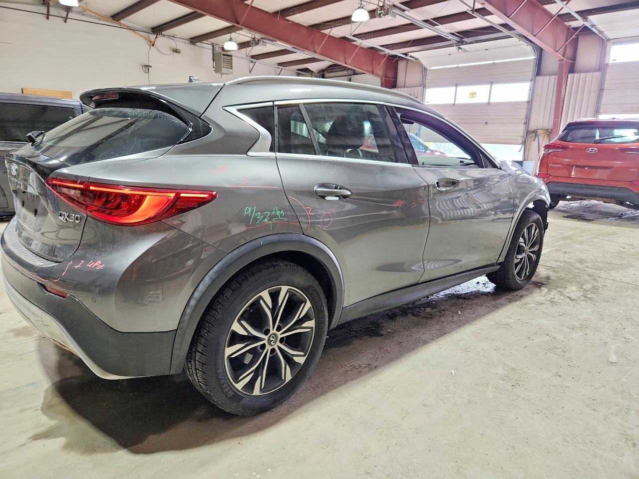 2017 Infiniti Qx30 Base - Фото 3