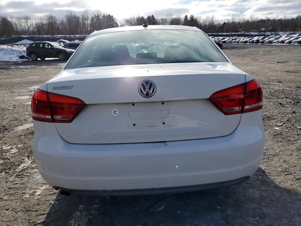 2013 Volkswagen Passat S - Фото 6