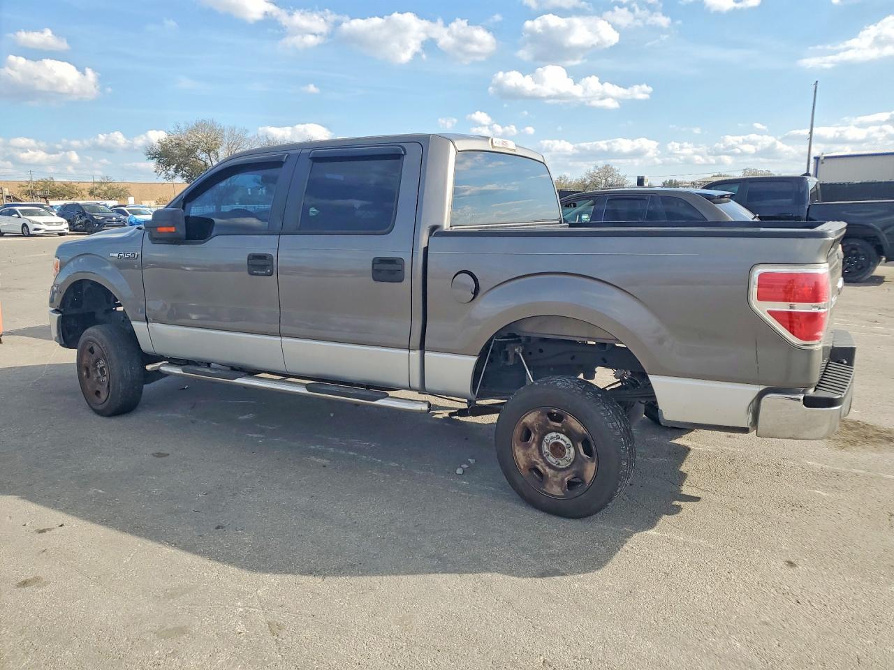 2010 Ford F150 Supercrew - Фото 2