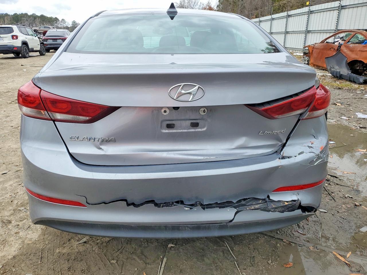 2017 Hyundai Elantra - Image 6