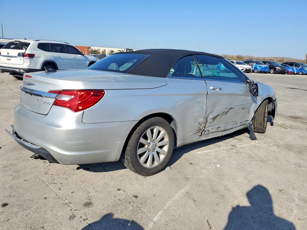 2011 Chrysler 200 Touring - Image 3