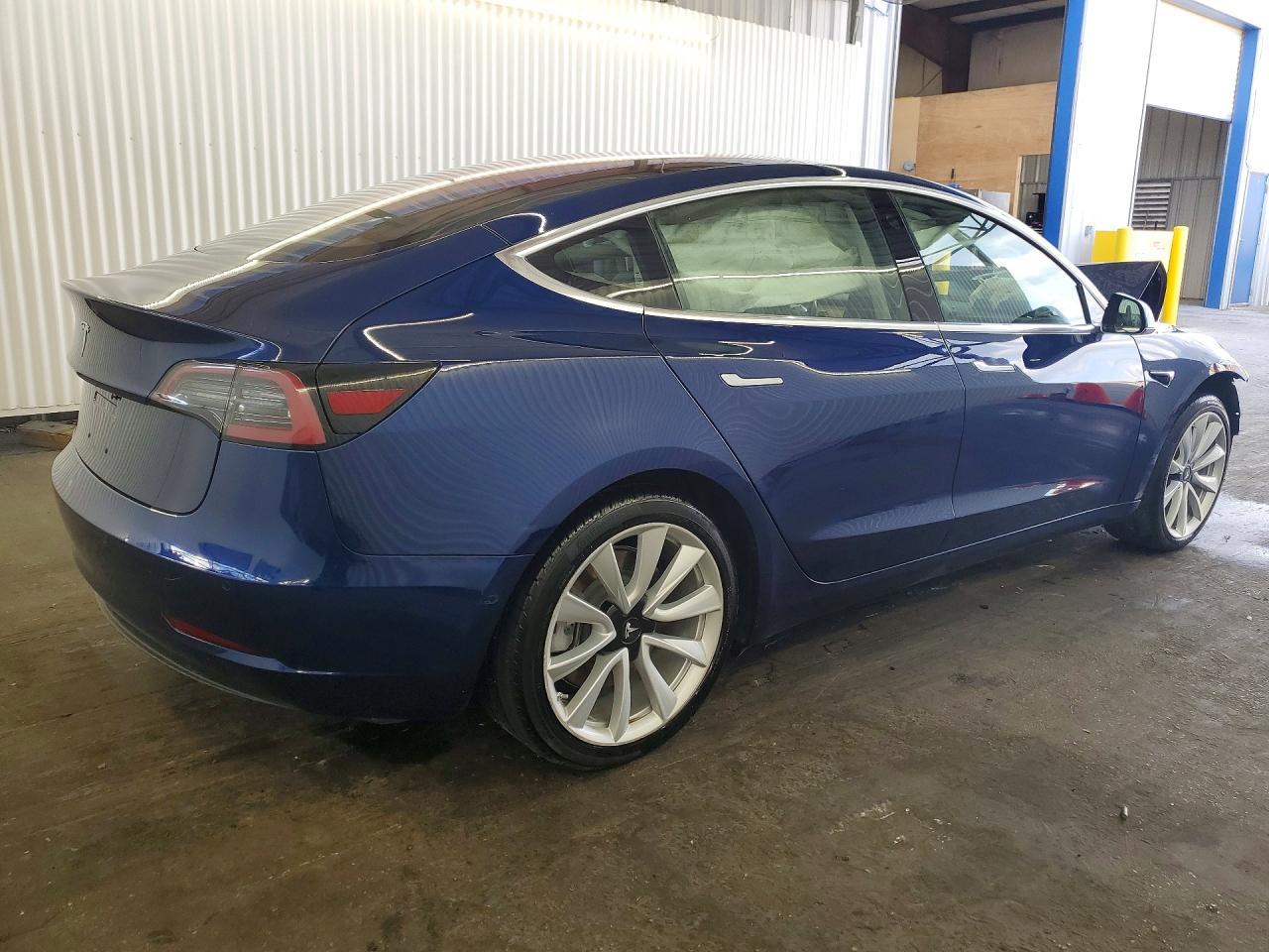 2018 Tesla Model 3 - Фото 3