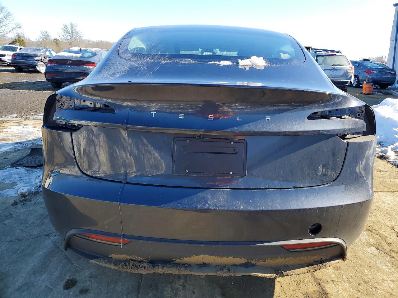 2025 Tesla Model 3 - Фото 6