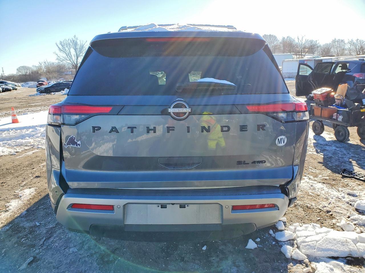 2025 Nissan Pathfinder Sl - Image 6