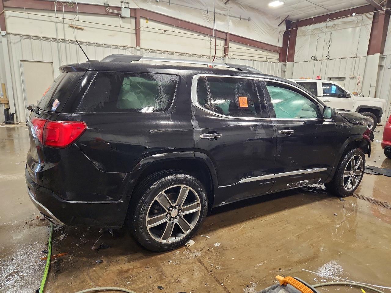 2017 GMC Acadia Denali - Фото 3
