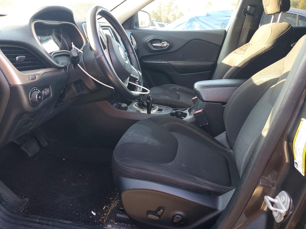 2016 Jeep Cherokee Latitude - Image 7