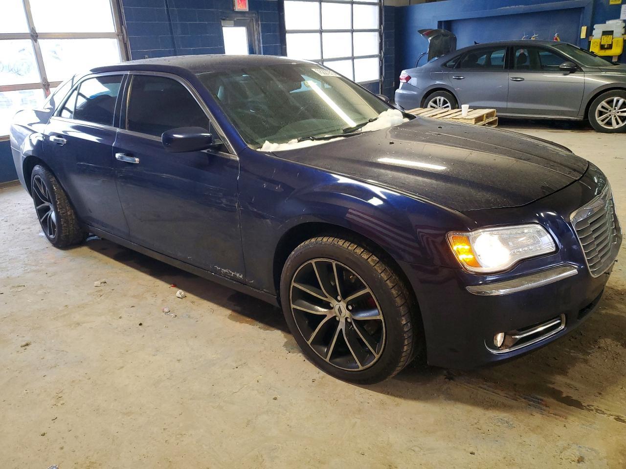 2014 Chrysler 300 - Фото 4