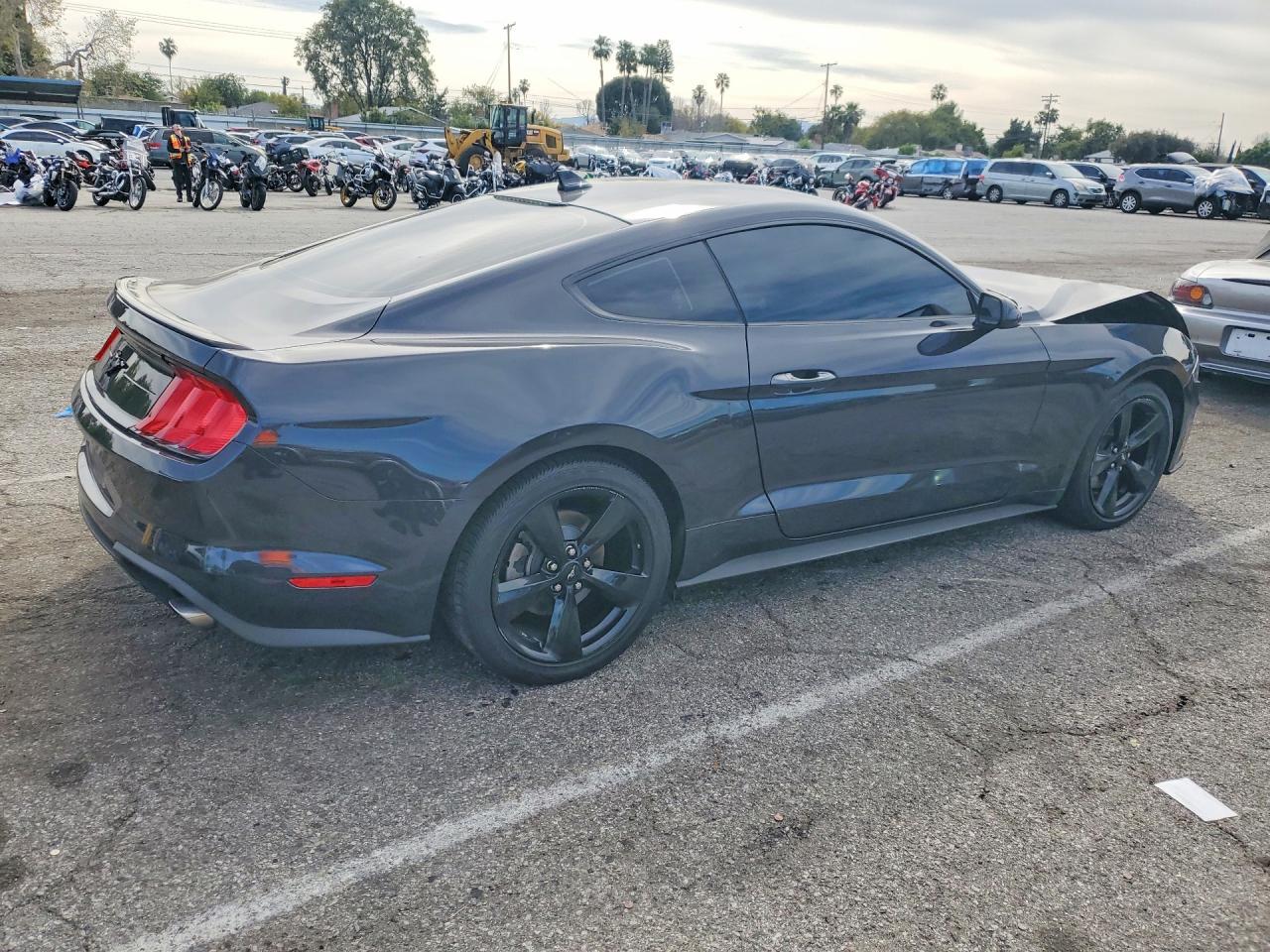 2022 Ford Mustang - Фото 3