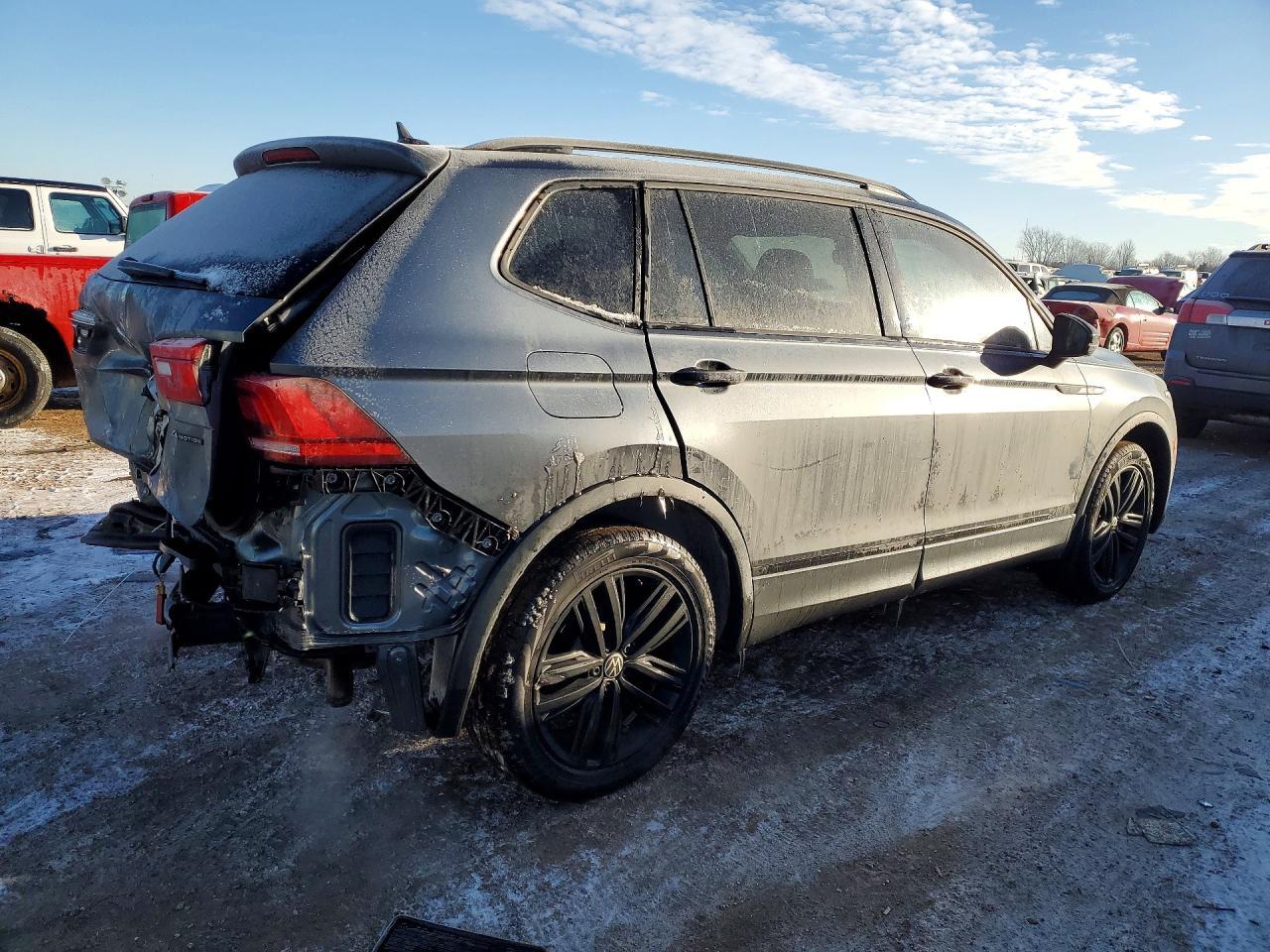2022 Volkswagen Tiguan - Image 3