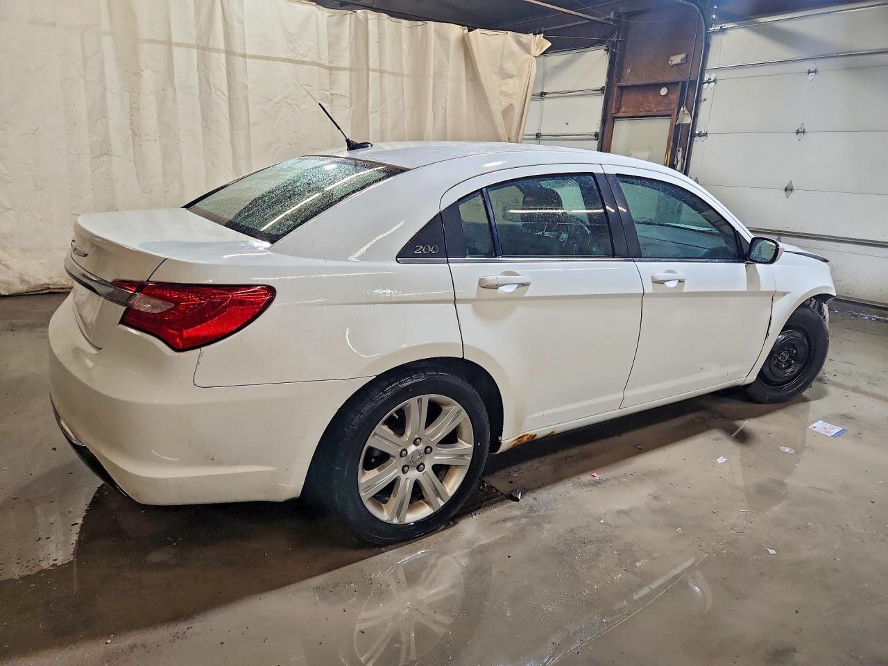 2013 Chrysler 200 Lx - Image 3