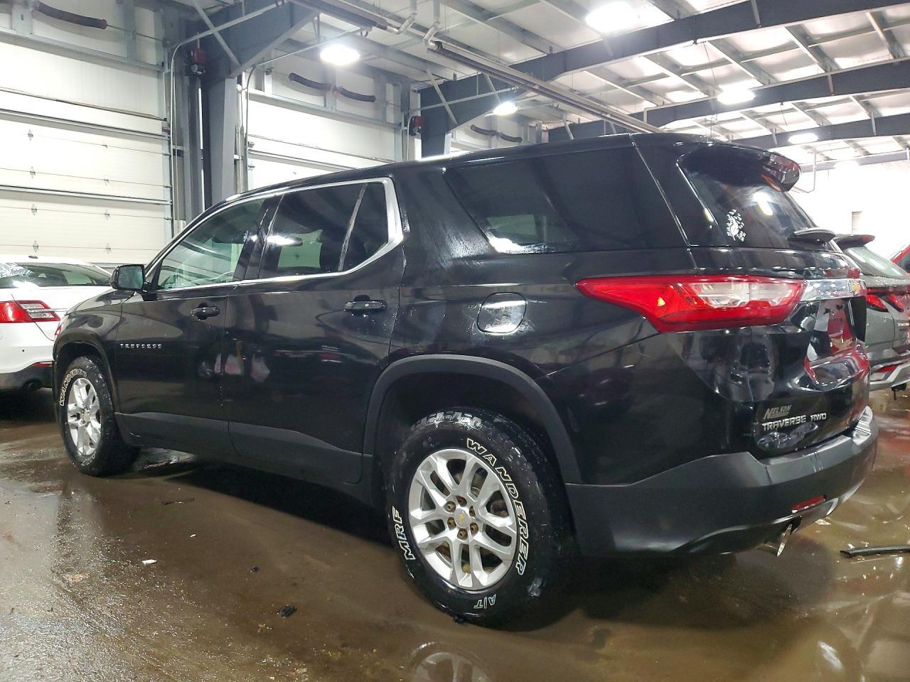 2018 Chevrolet Traverse Ls - Фото 2