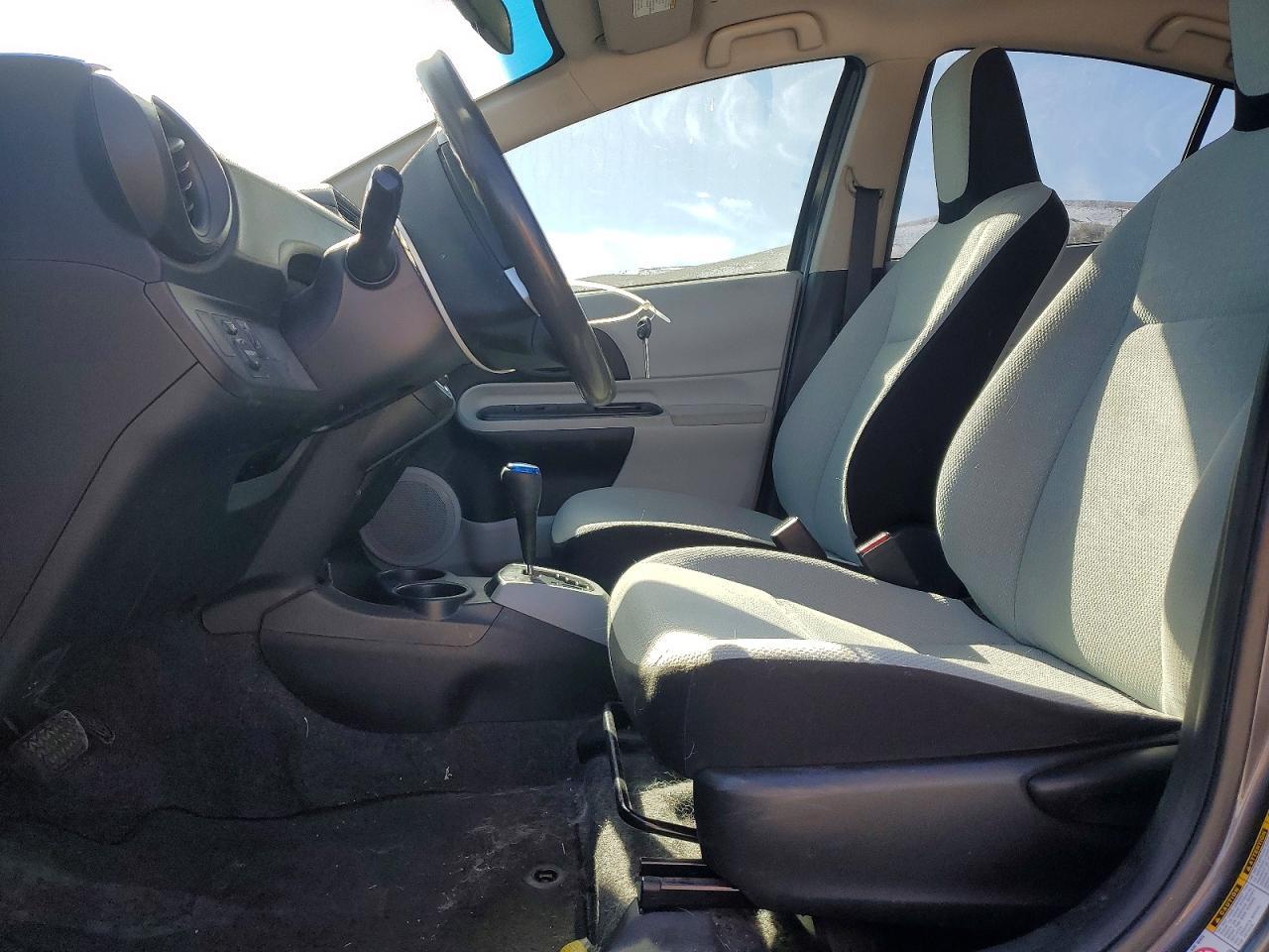 2014 Toyota Prius C - Image 7