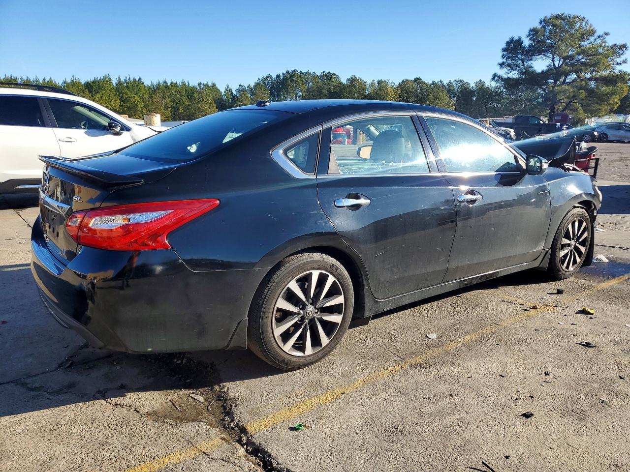 2017 Nissan Altima - Фото 3