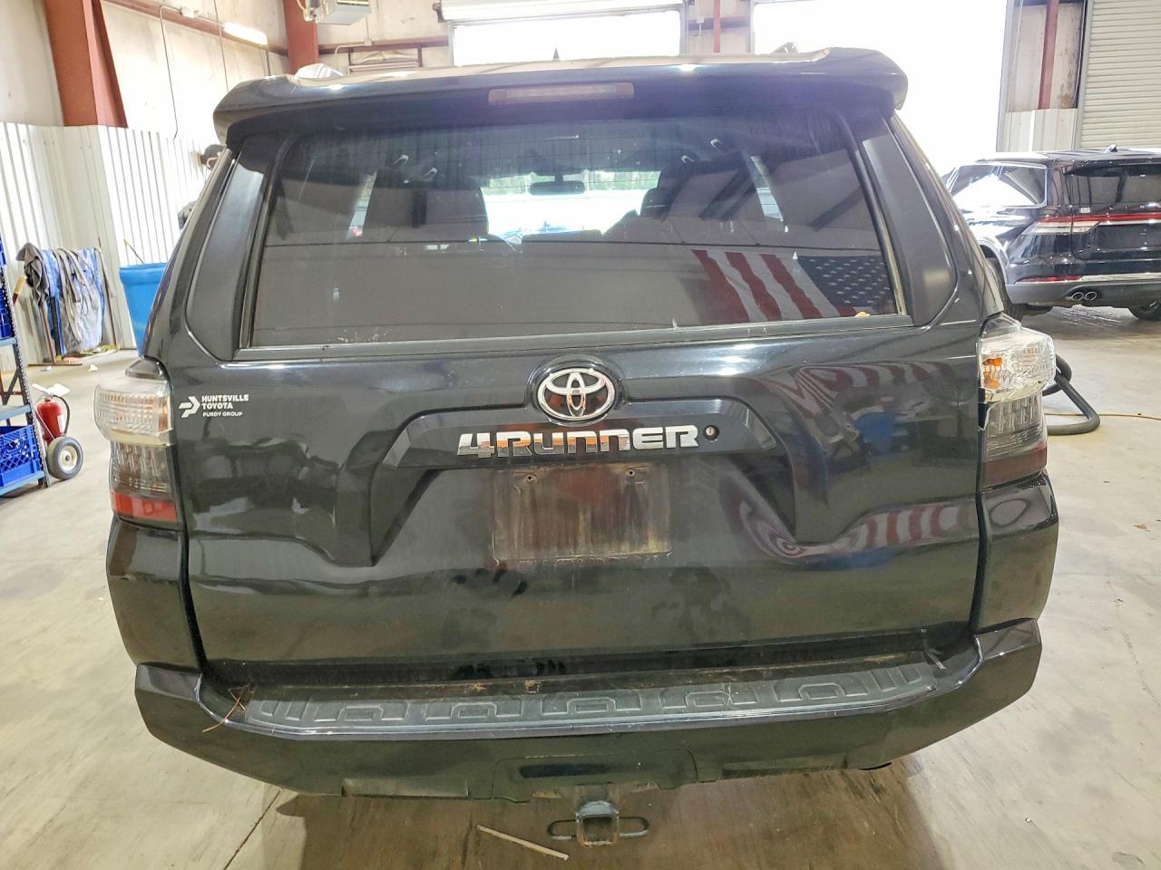 2018 Toyota 4Runner Sr5 - Image 6