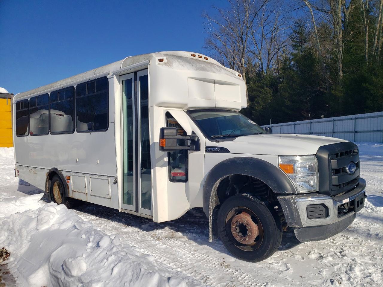 2015 Ford F550 Super Duty Shuttle Bus - Image 4