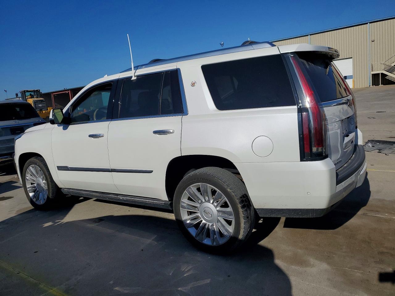 2020 Cadillac Escalade Platinum - Фото 2