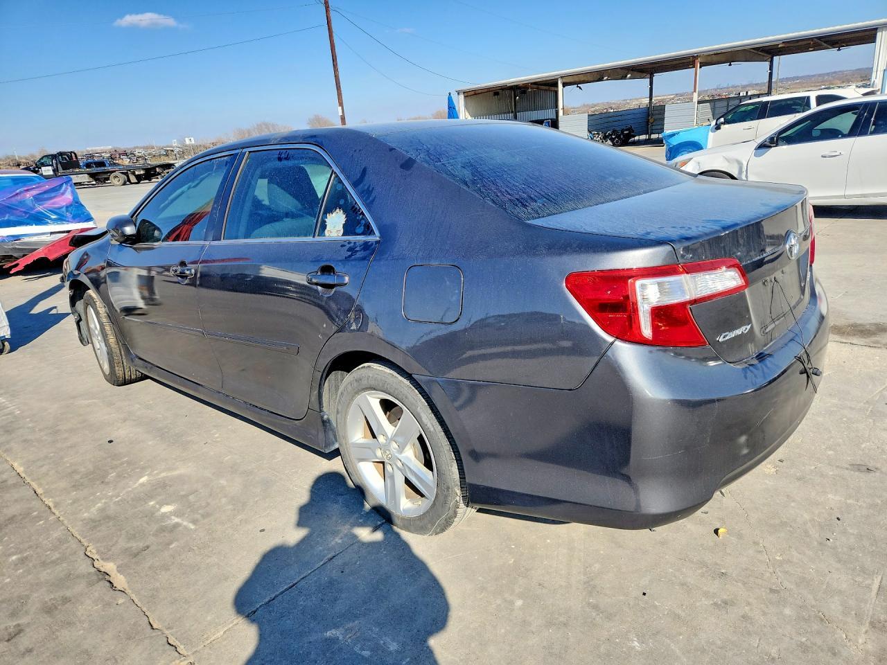 2014 Toyota Camry L - Фото 2