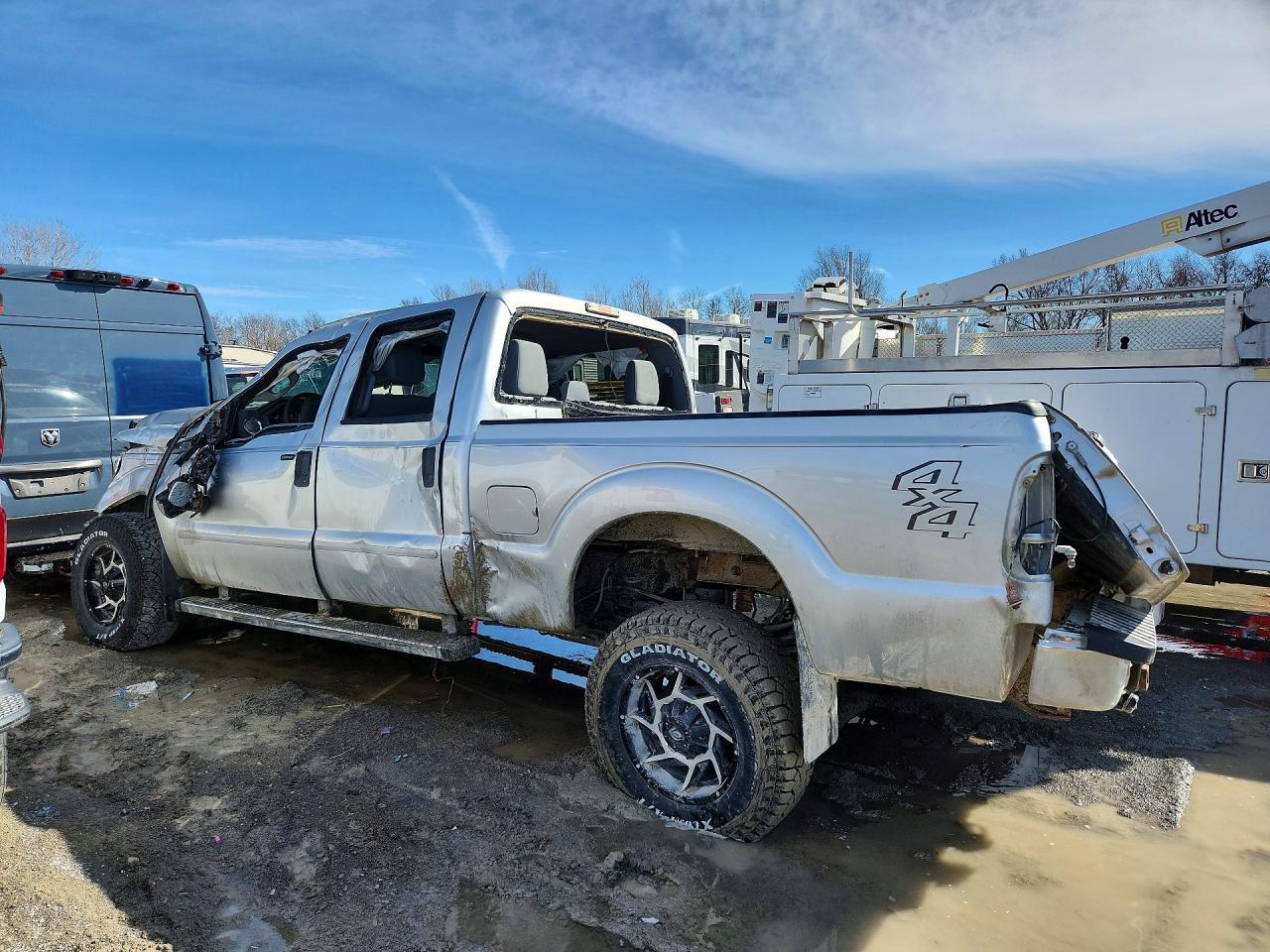 2015 Ford F350 Super Duty - Фото 2