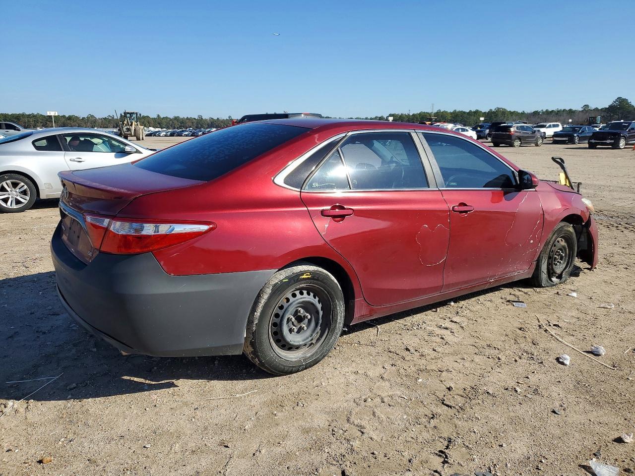 2015 Toyota Camry Le - Фото 3