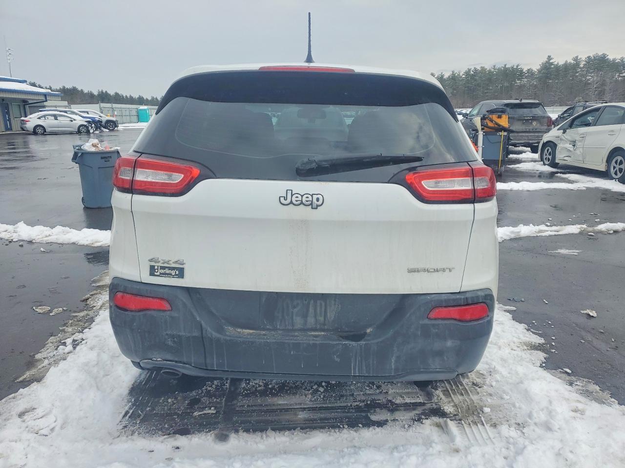 2016 Jeep Cherokee Sport - Фото 6