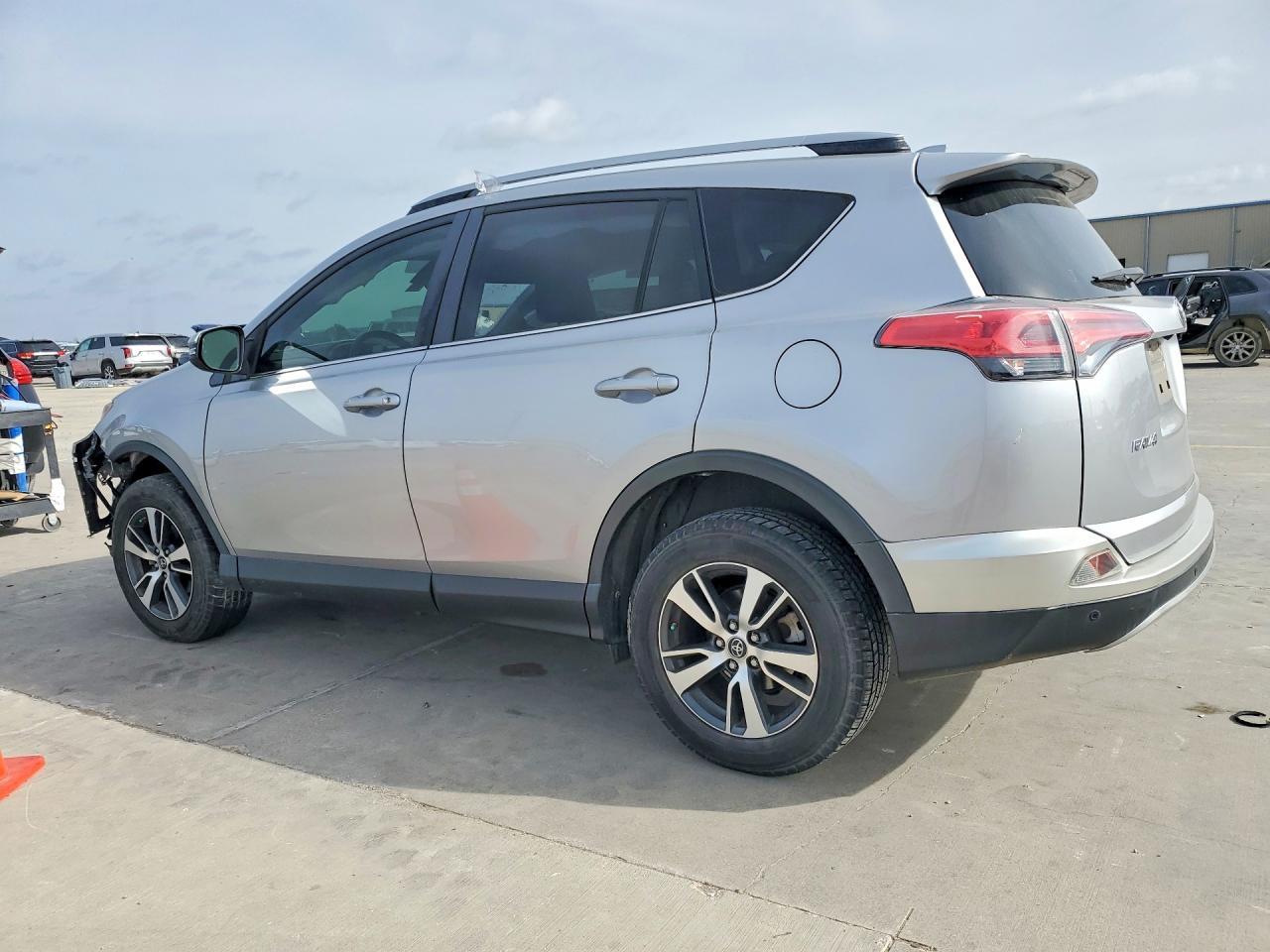 2018 Toyota Rav4 Xle - Image 2