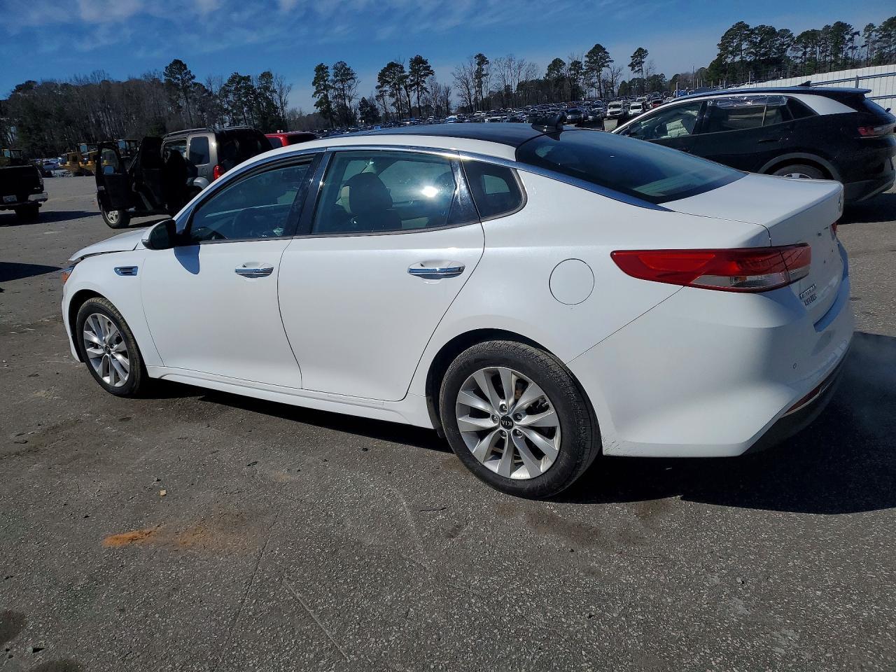 2016 Kia Optima Ex - Image 2