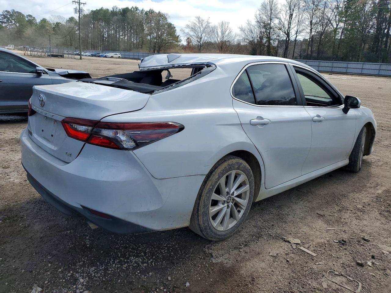 2023 Toyota Camry Le - Фото 3