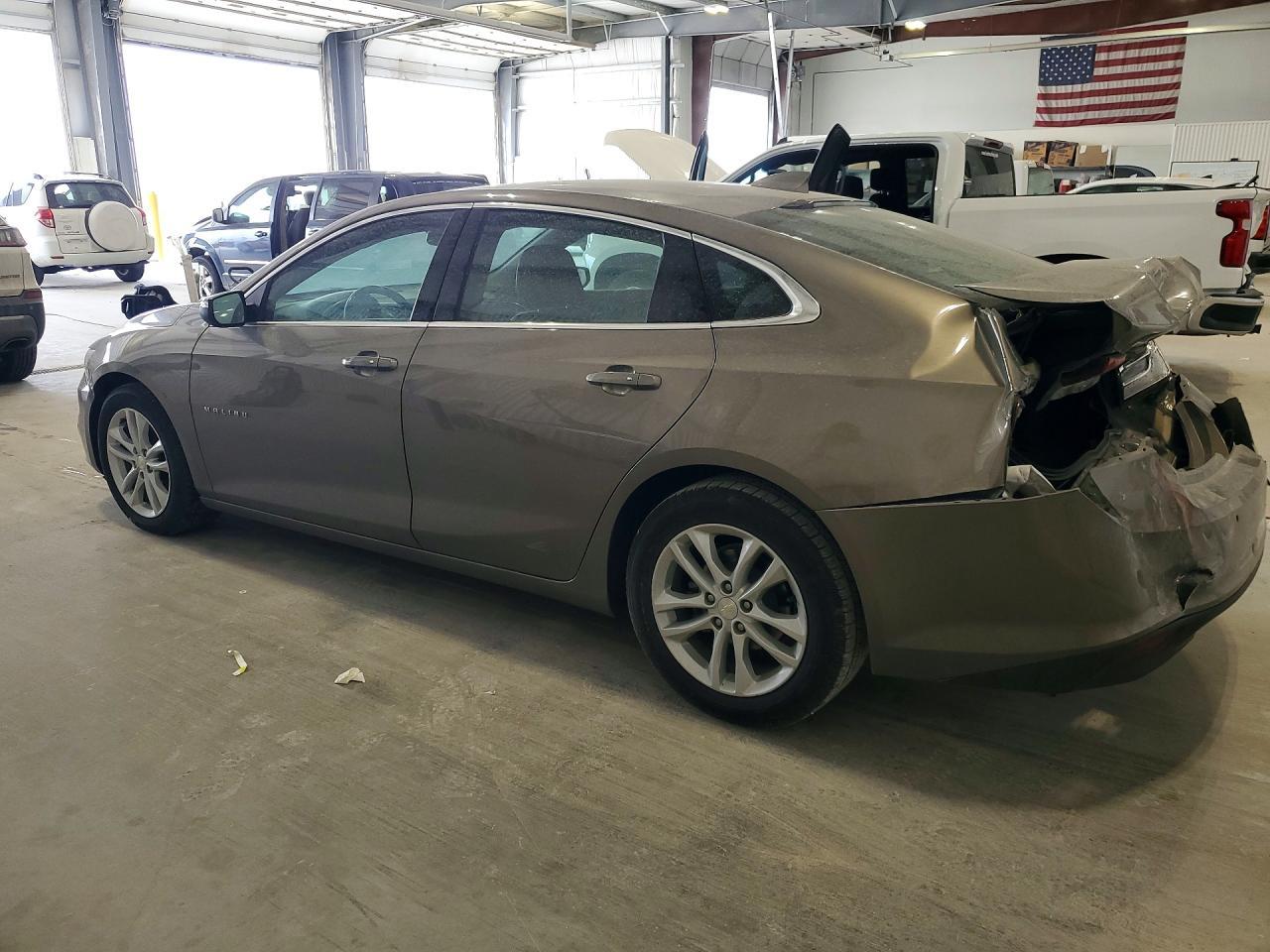 2017 Chevrolet Malibu Lt - Фото 2