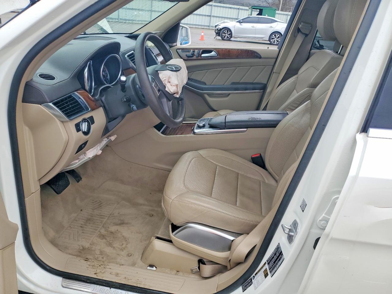 2015 Mercedes-Benz Gl 550 4Matic - Image 7