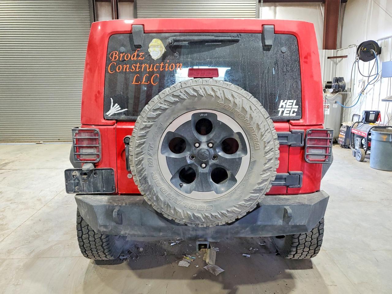 2014 Jeep Wrangler Unlimited Sahara - Image 6