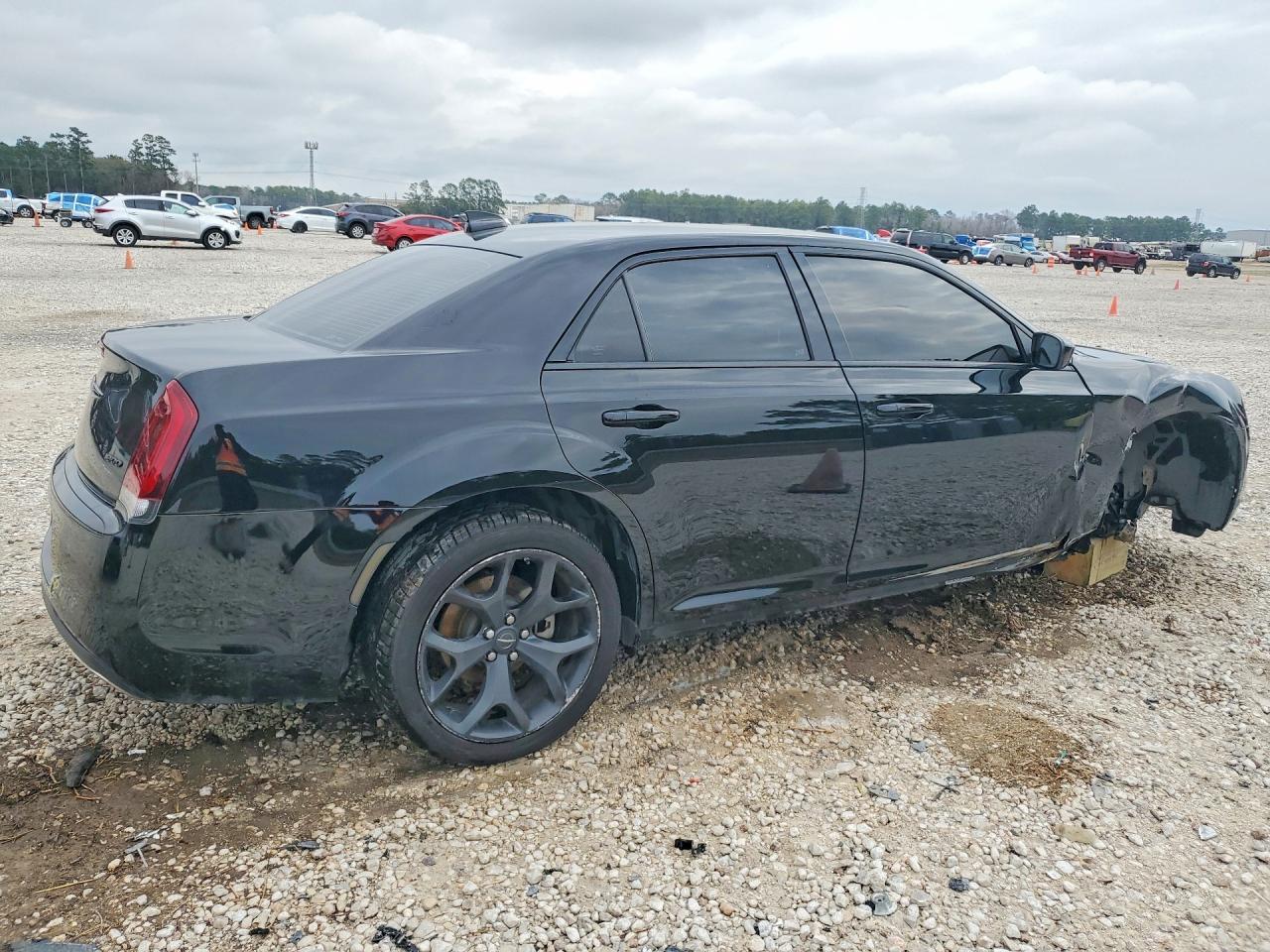 2022 Chrysler 300 Touring - Фото 3