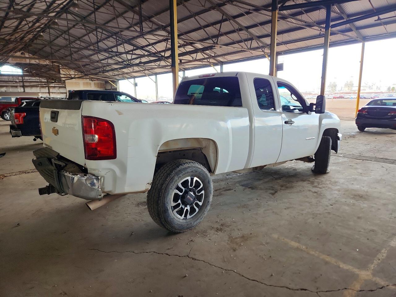 2013 Chevrolet Silverado C2500 Heavy Duty - Фото 3