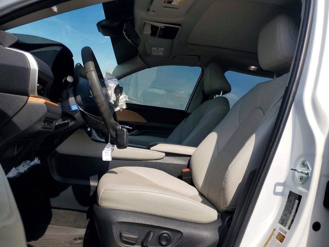 2024 Toyota Grand Highlander Xle - Image 7