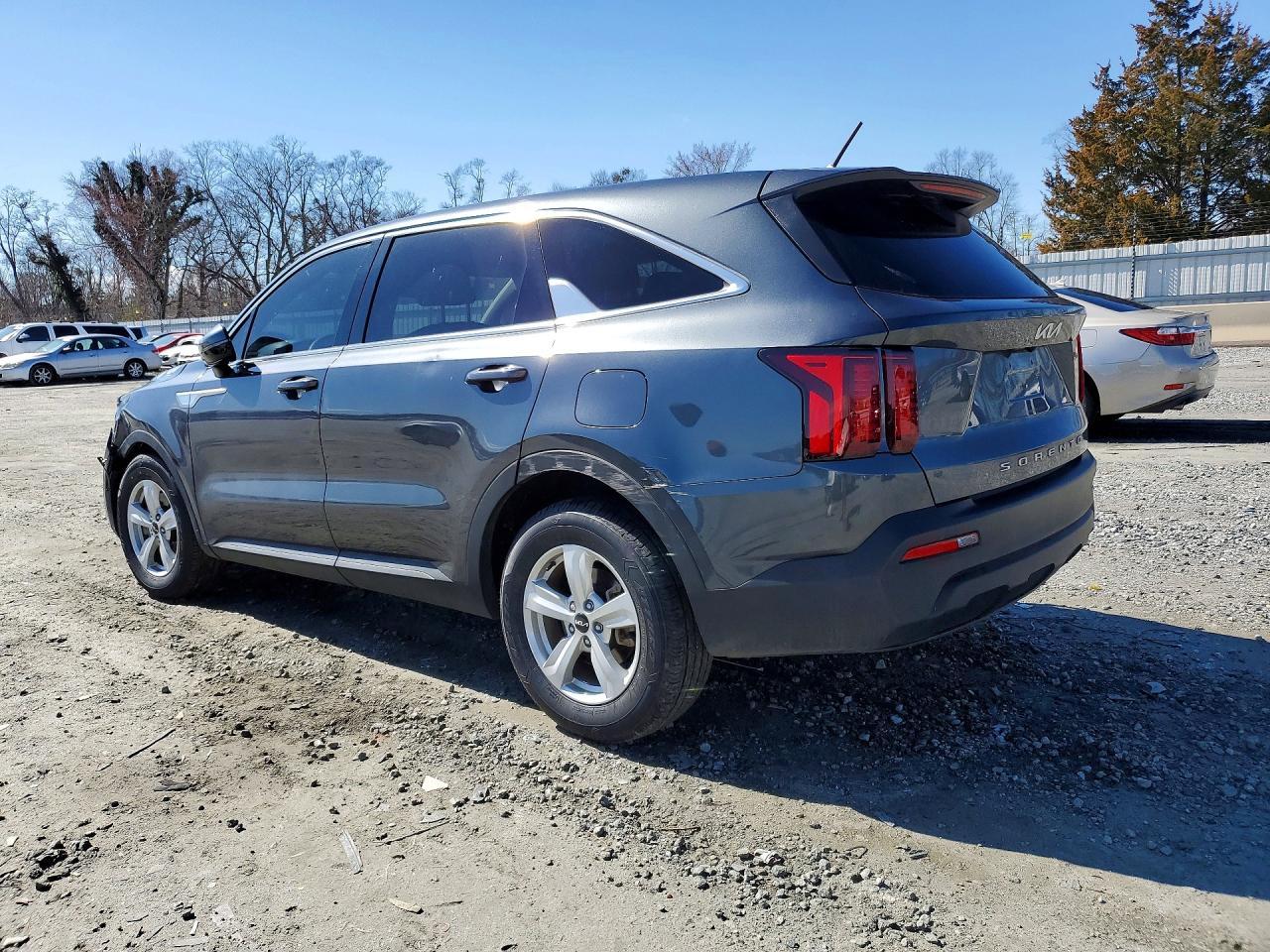 2022 Kia Sorento Lx - Image 2
