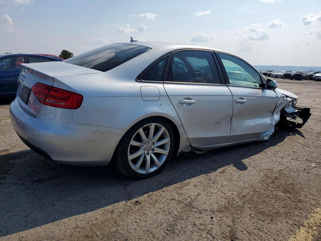 2010 Audi A4 Premium - Фото 3