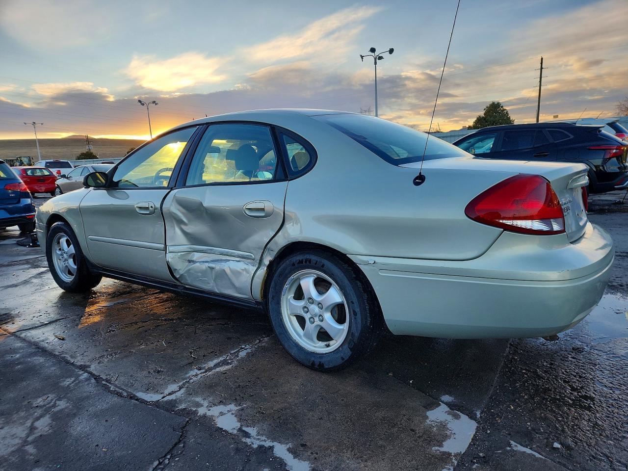 2007 Ford Taurus Se - Image 2
