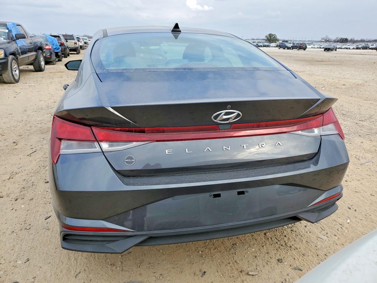 2021 Hyundai Elantra Se - Фото 6