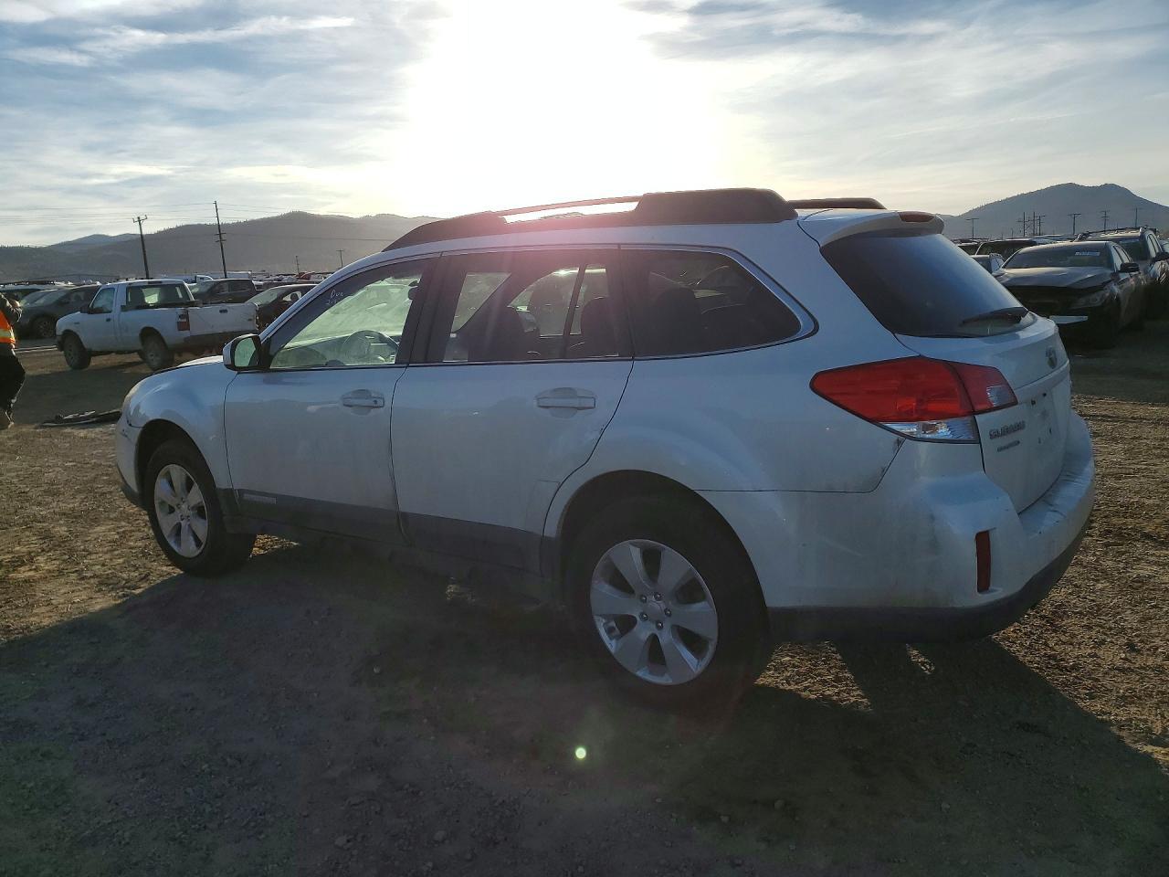 2011 Subaru Outback 2.5I Premium - Image 2
