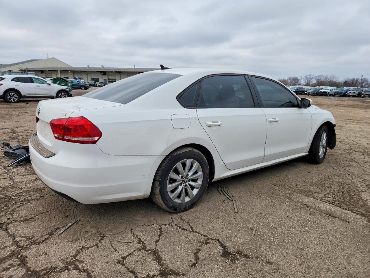 2015 Volkswagen Passat S - Image 3