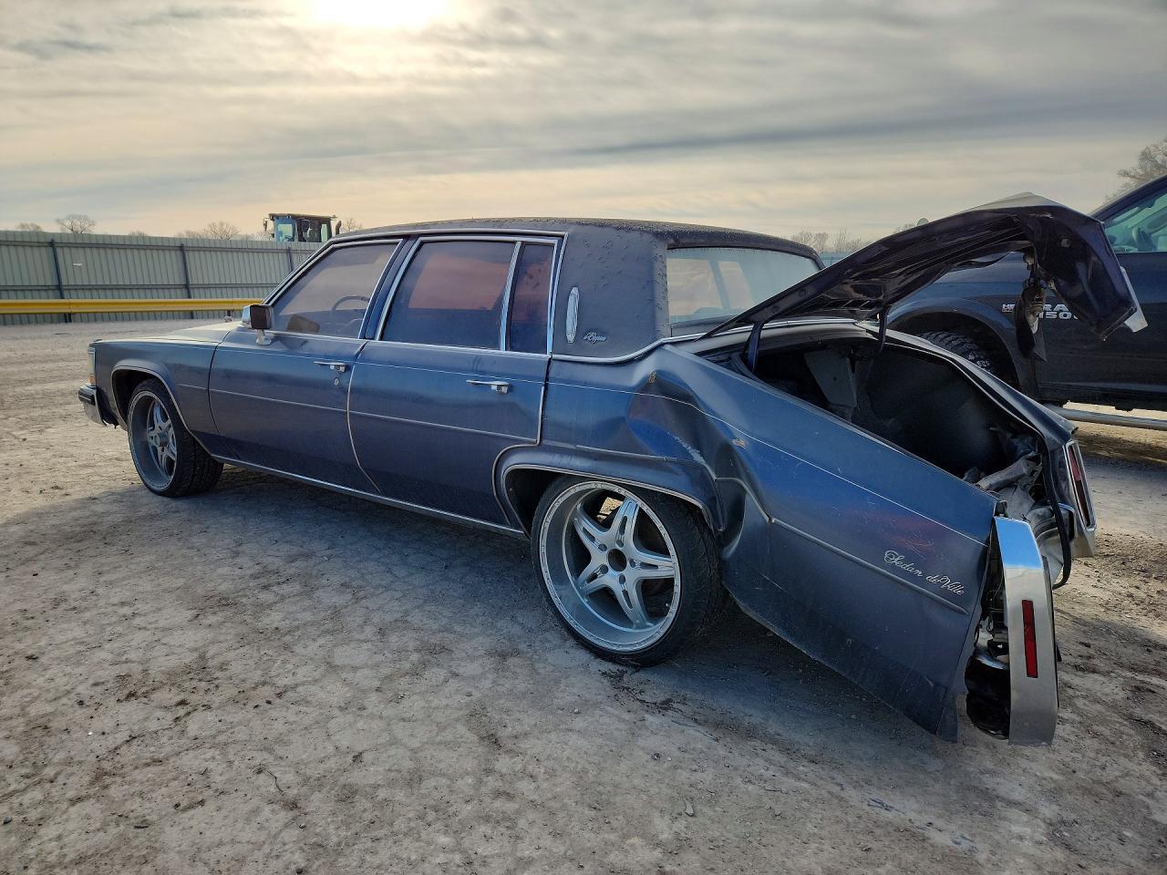 1984 Cadillac Deville - Фото 2