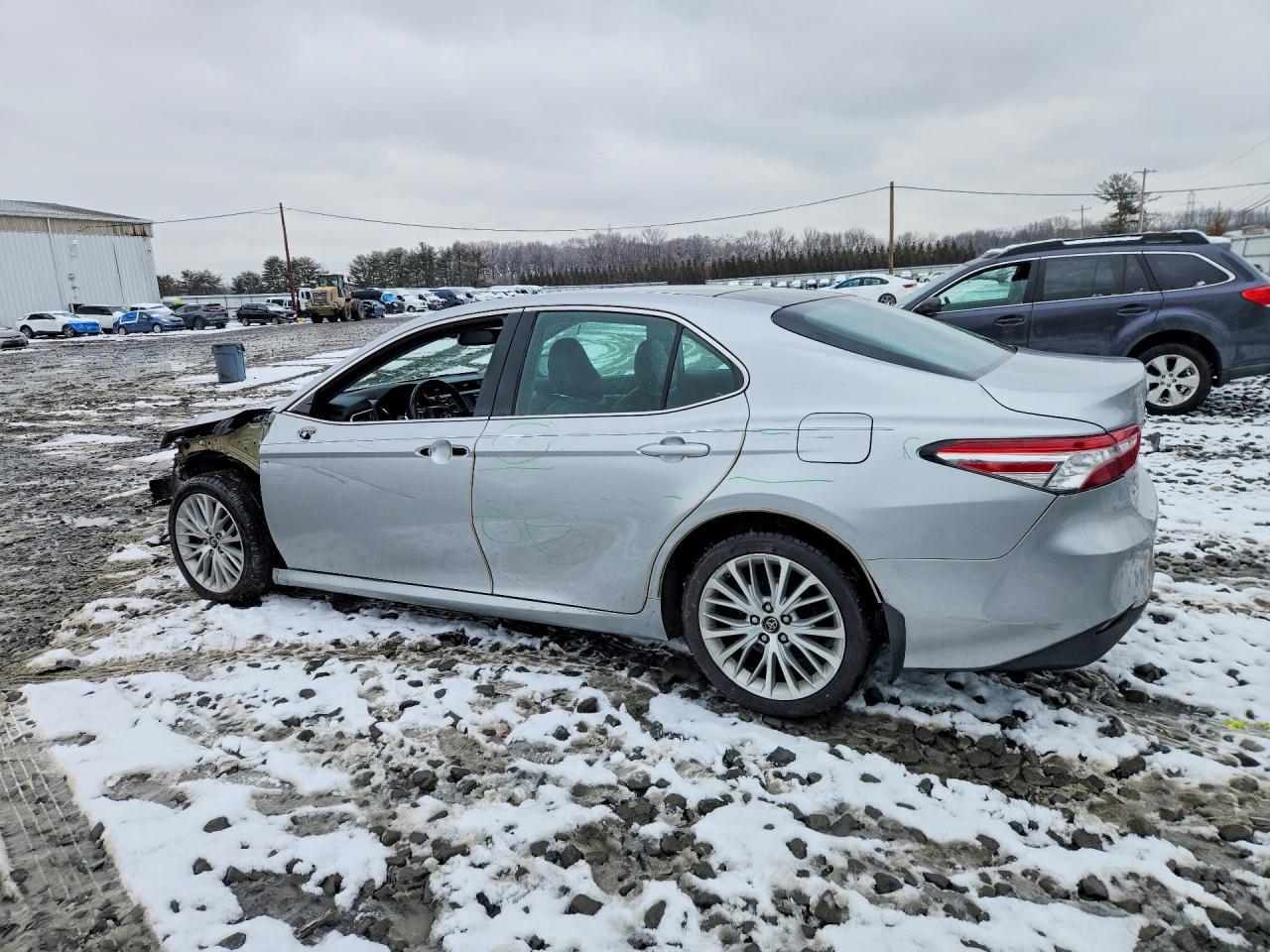 2018 Toyota Camry L - Фото 2