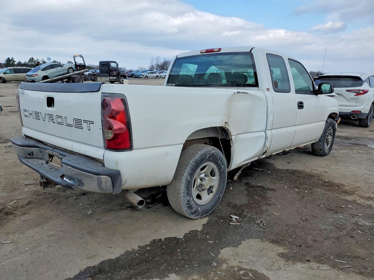 2004 Chevrolet Silverado C1500 - Image 3