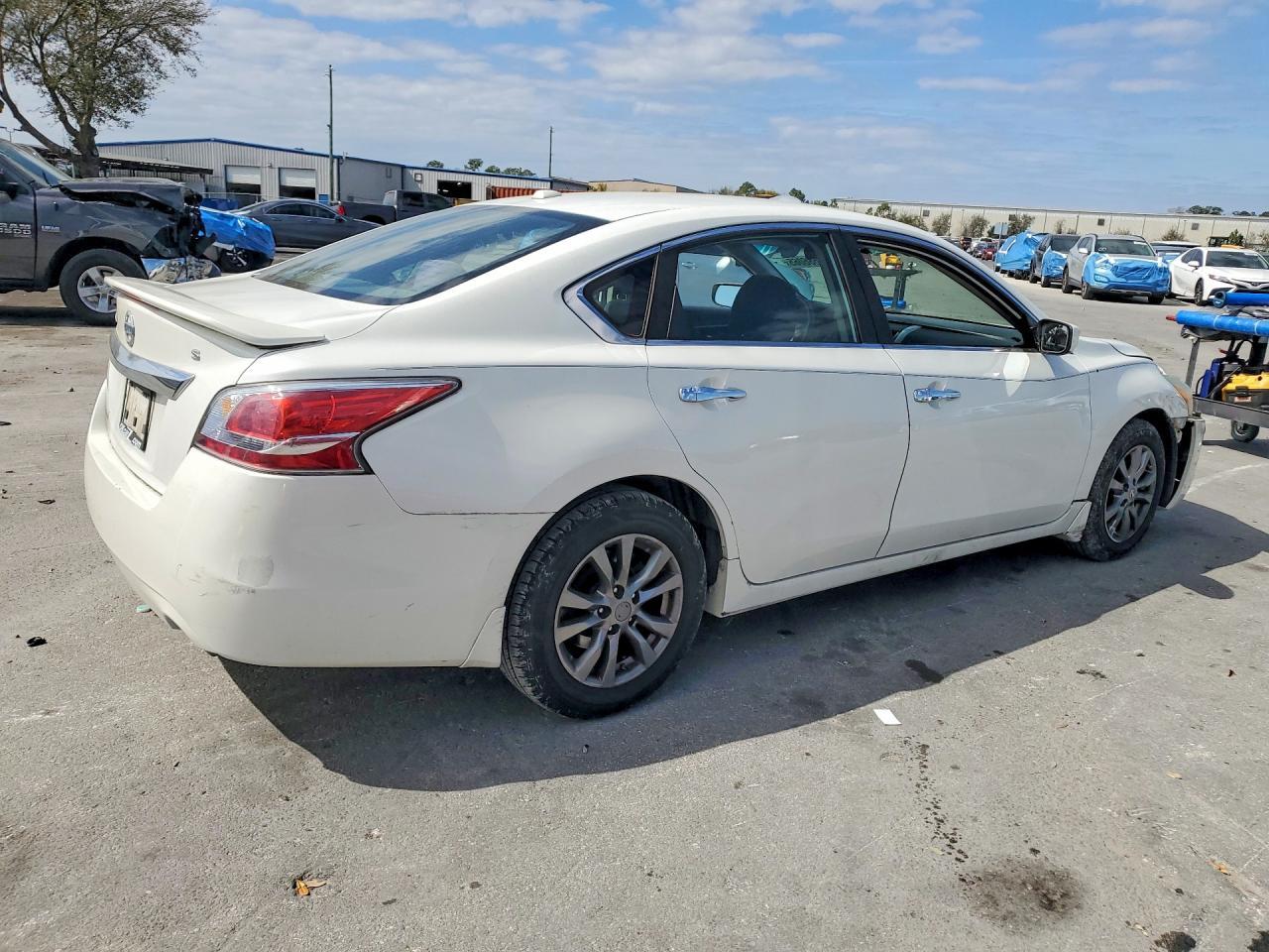 2015 Nissan Altima 2.5 S - Фото 3