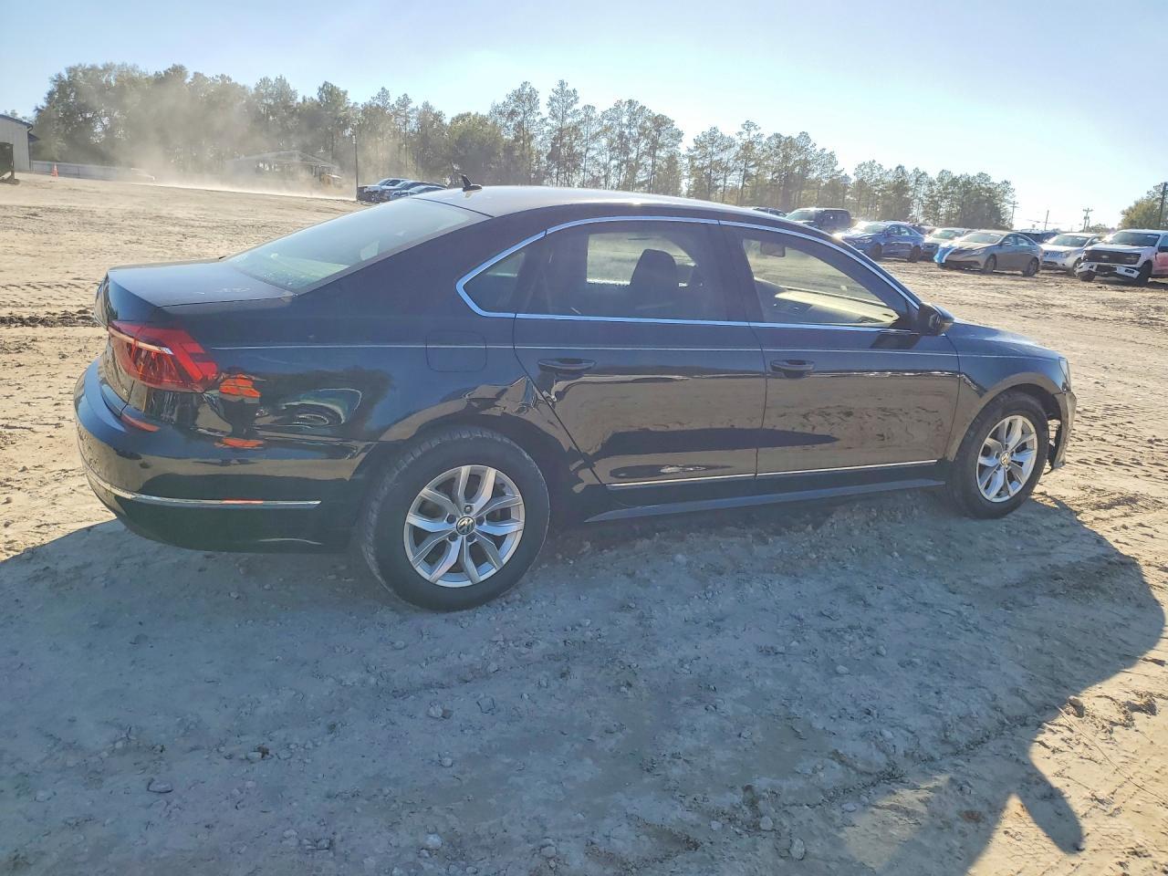 2017 Volkswagen Passat S - Фото 3