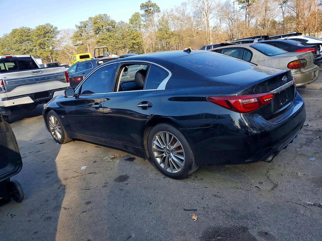 2018 Infiniti Q50 Luxe - Image 2