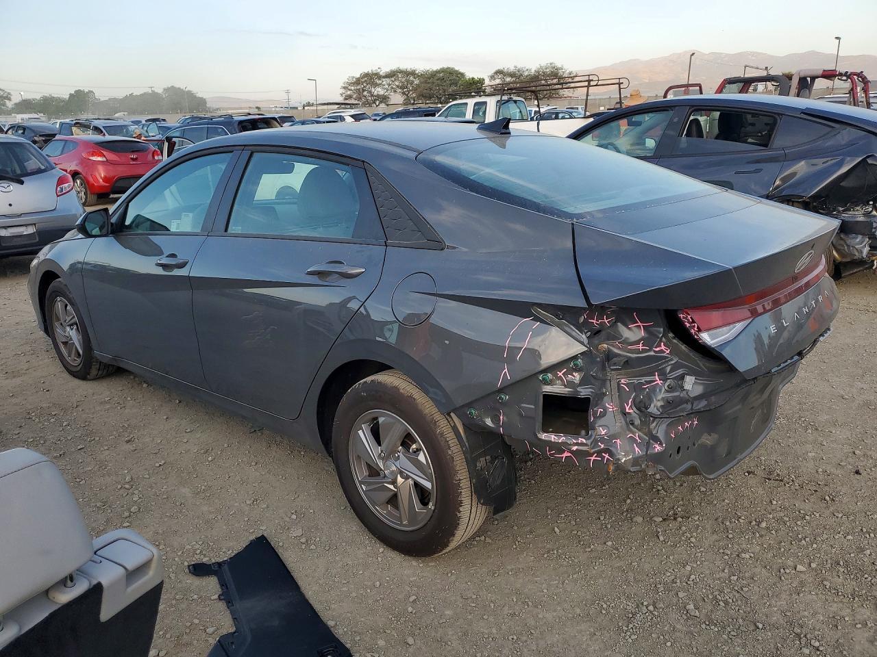 2025 Hyundai Elantra Se - Фото 2