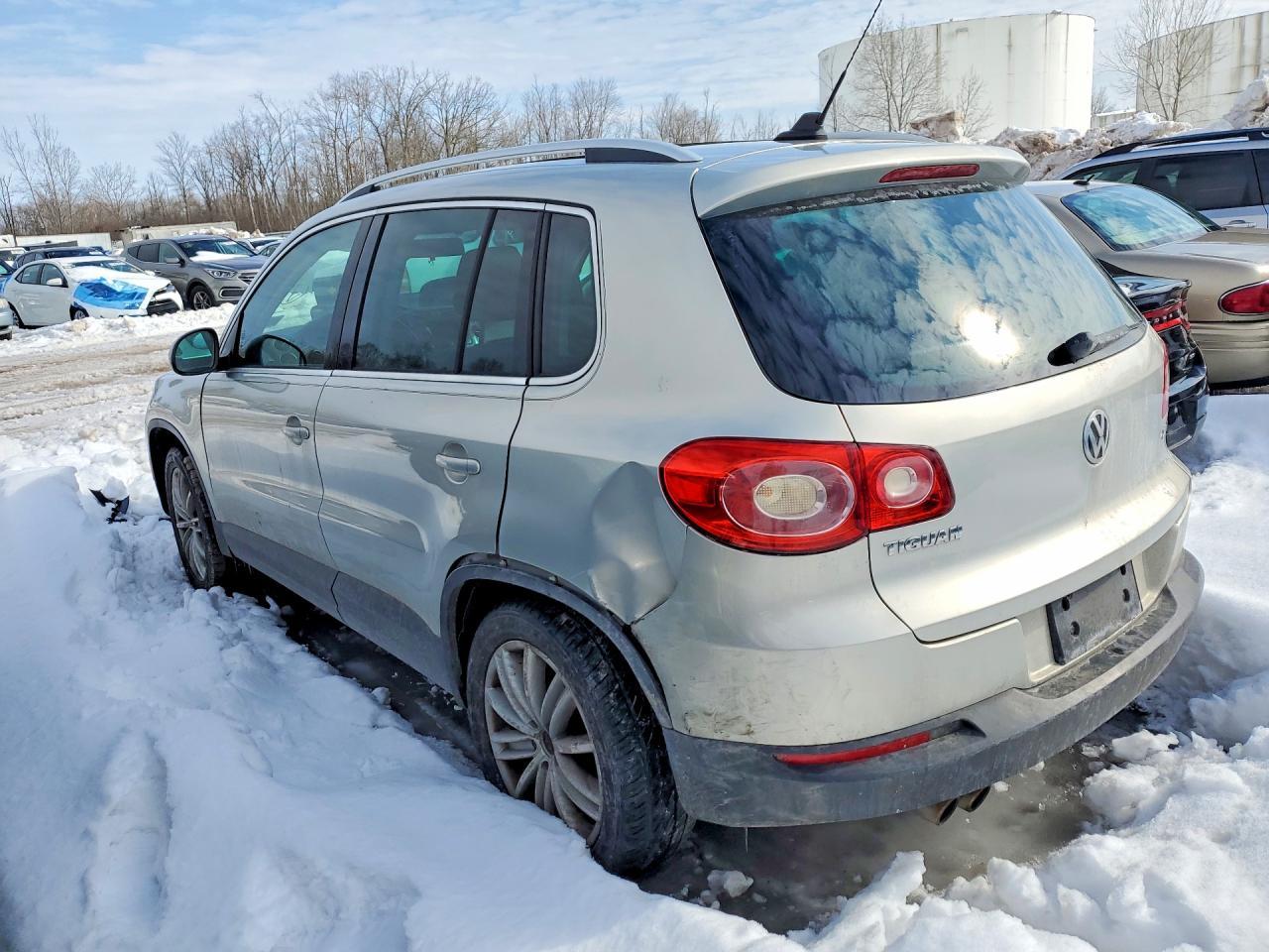 2011 Volkswagen Tiguan S - Фото 2